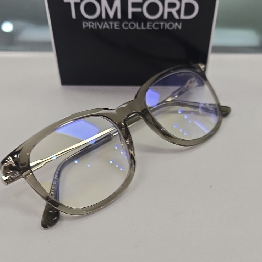 Tom Ford Gray Transparent Glasses - Picture 4 of 4